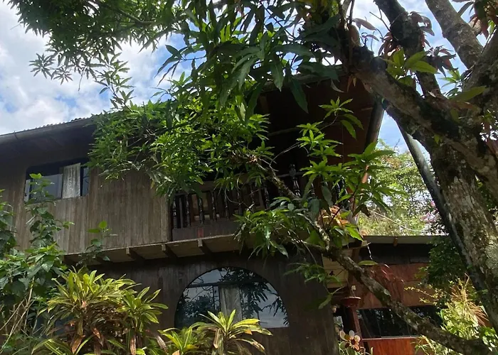Casa Hospedaje Tingomaria